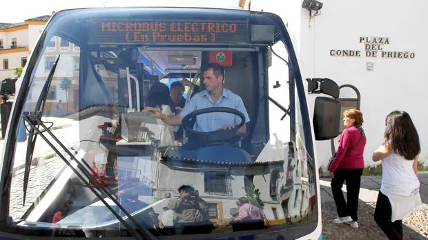 El microbús del Centro de Córdoba naufraga por falta de vehículos