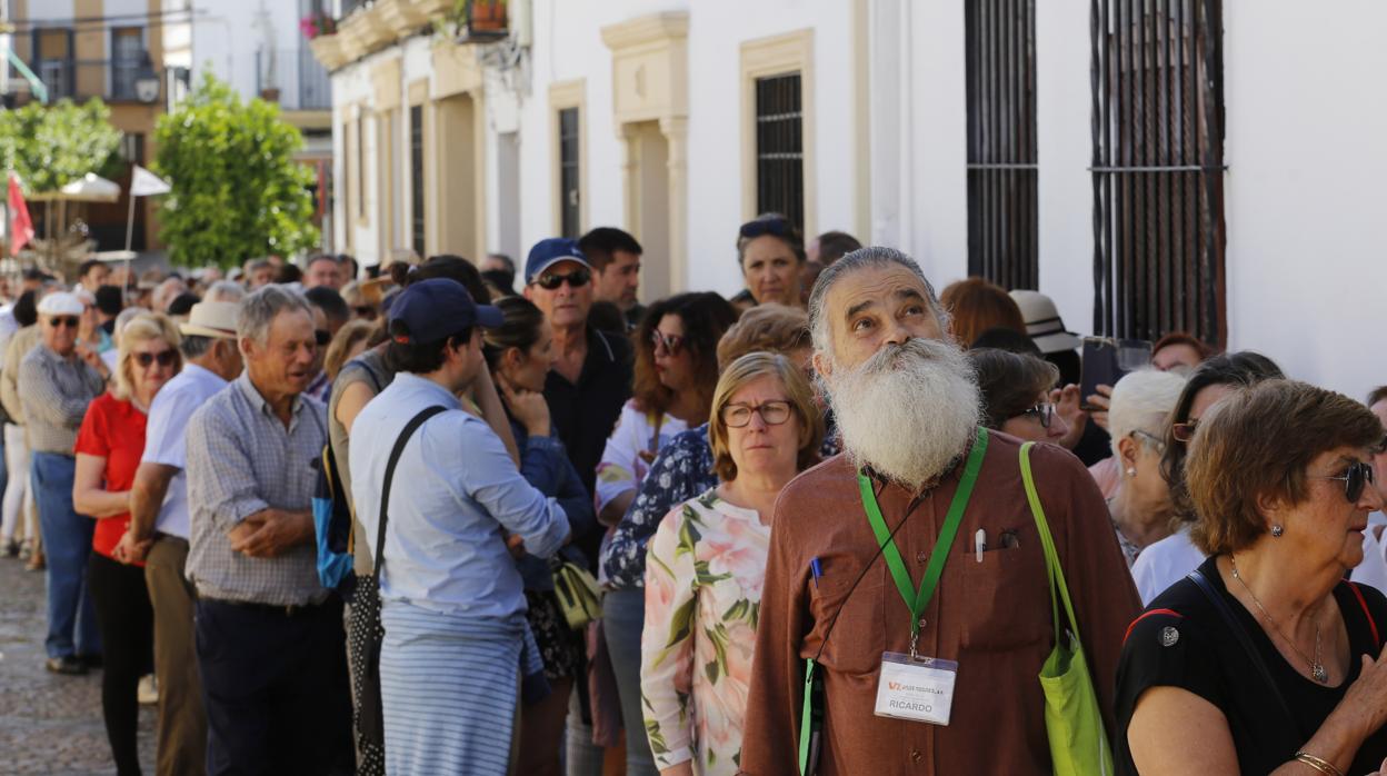 Colas de turistas a las puertas de un patio el pasado mes de mayo