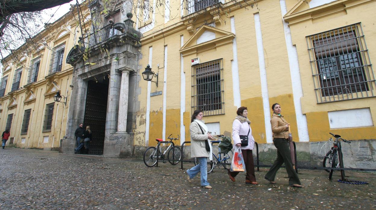 Fachada de la Facultad de FIlosofía y Letras