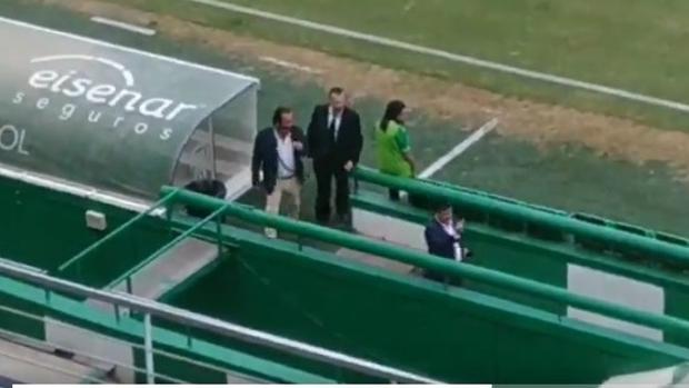 La afición del Córdoba CF muestra su indignación en las redes sociales por la peineta de Jesús León