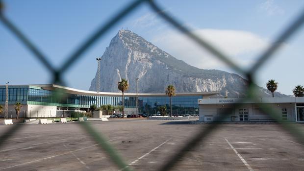 Un simulacro de la Policía Nacional provoca largas retenciones en la Aduana de La Línea con Gibraltar
