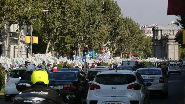 Los olivareros de Córdoba toman Madrid a la espera del remate de EEUU