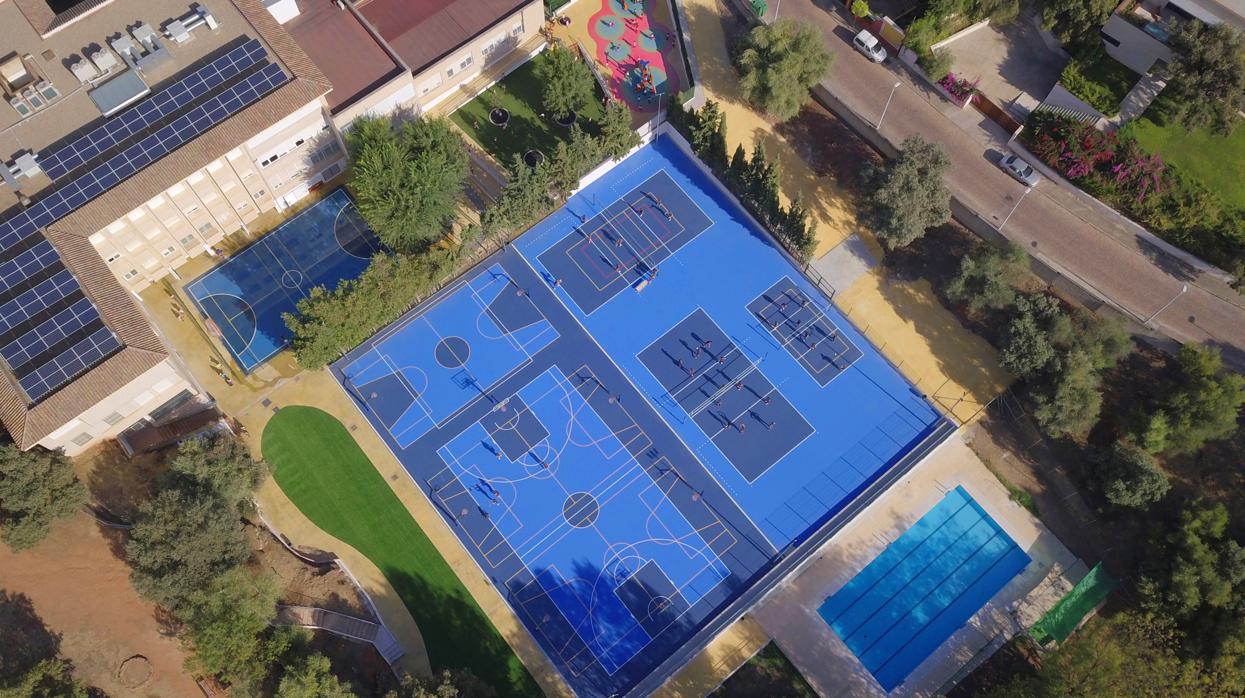 Vista aérea de las nuevas pistas deportivas del colegio