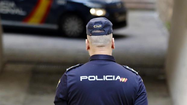 Un policía de Andújar, que estaba fuera de servicio, salva la vida a un bebé que no podía respirar