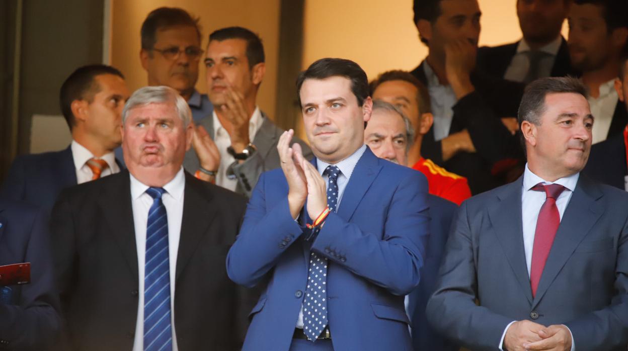 Bellido, en el palco del estadio