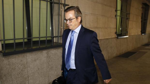 Rota la custodia de miles de expedientes de cursos sin analizar y la Consejería de Empleo y el SAE