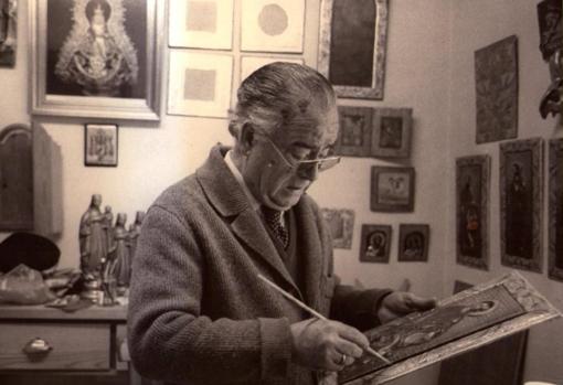 Juan Martínez de Cerrillo, en su estudio de artista