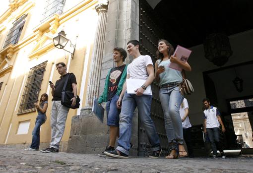 Facultad de Letras, antiguo hospital del Cardenal Salazar, en que trabajó Sánchez de Feria