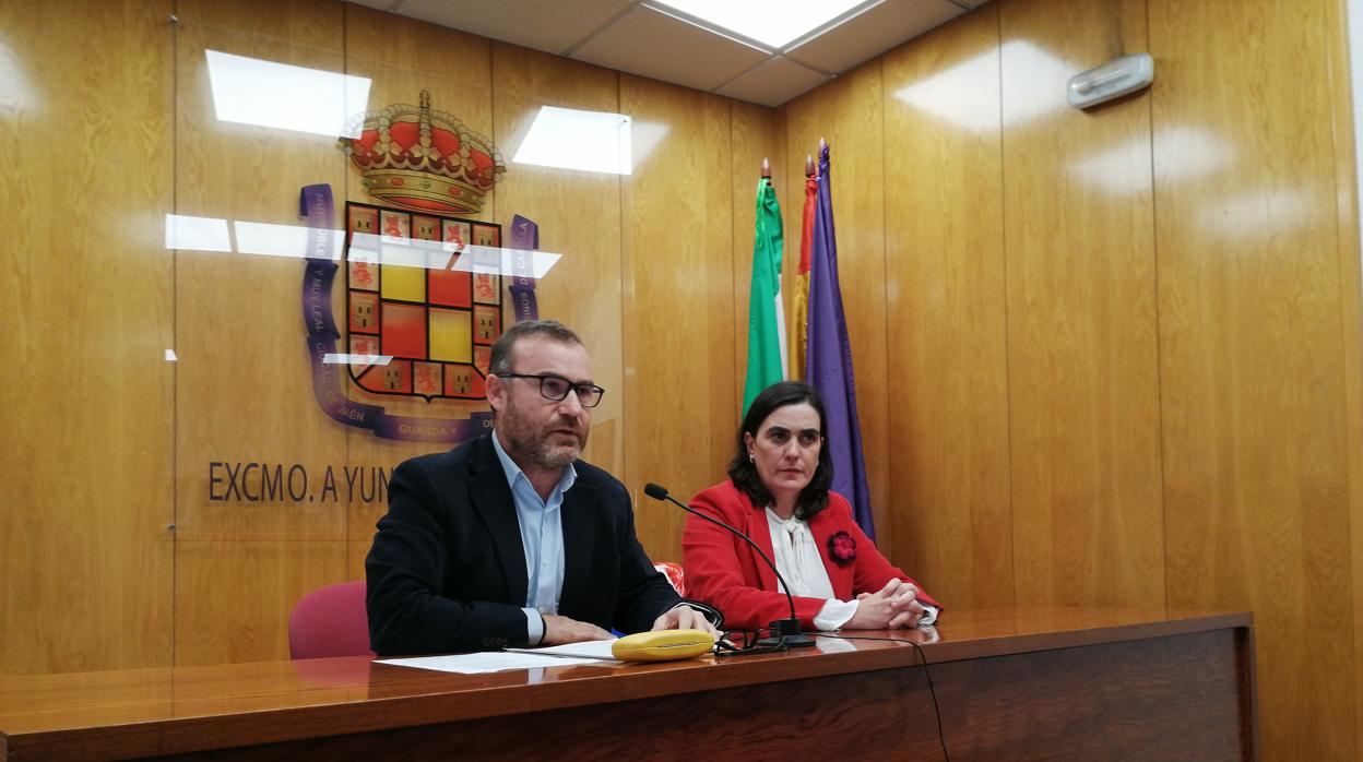 Los concejales Carlos Alberca y María Orozco, durante la rueda de prensa.