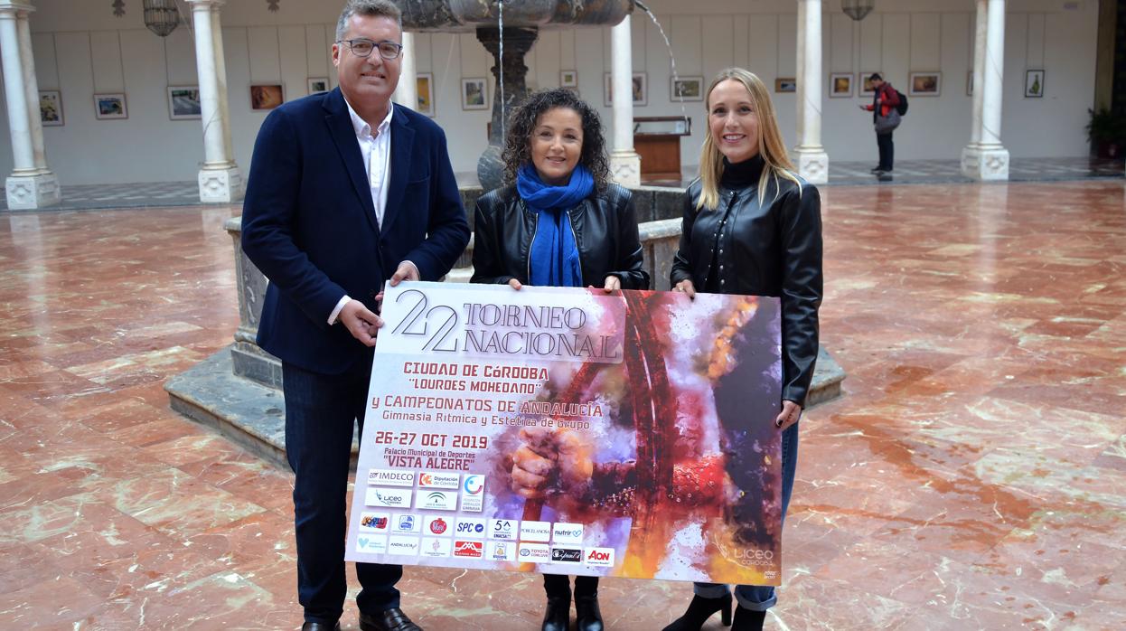 Autoridades, durante la presentación del torneo «Lourdes Mohedano»