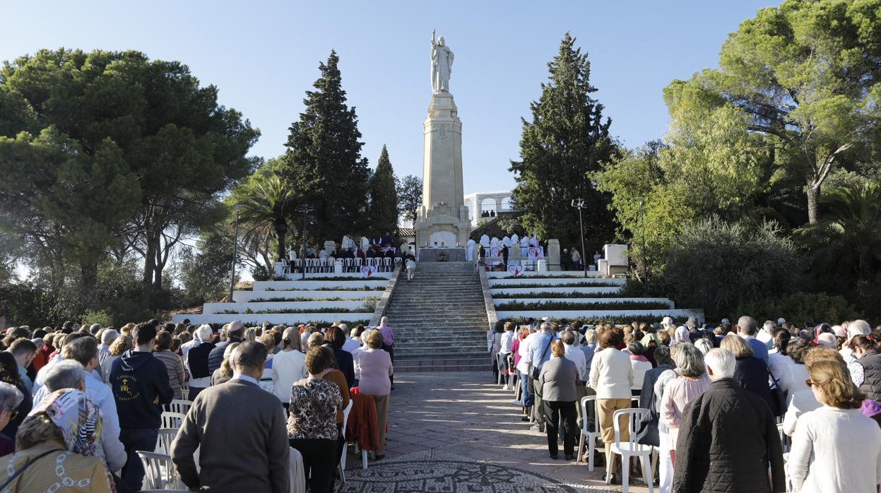 Misa ante el Sagrado Corazón de Jesús en las Ermitas de Córdoba