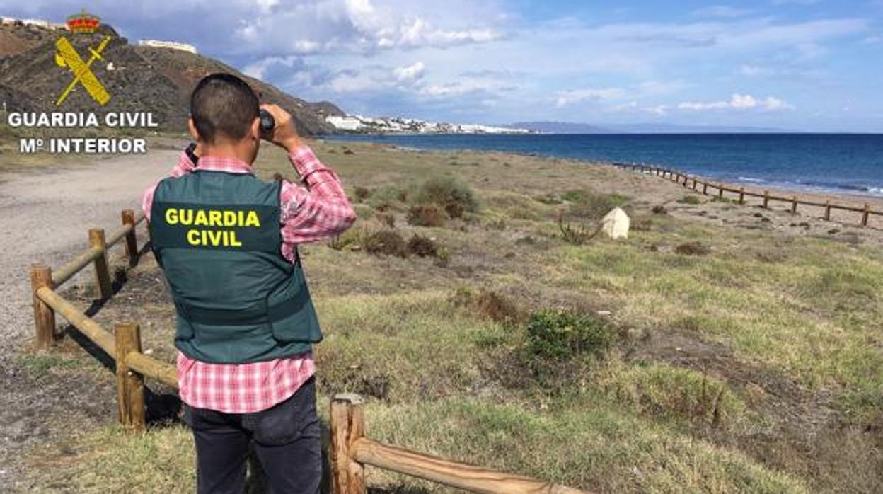 Guardia Civil en la playa de Mojácar