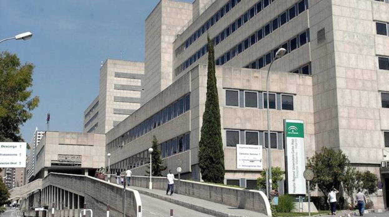 La niña fue llevada al hospital Materno de Málaga para evaluar las lesiones ocasionadas por la paliza