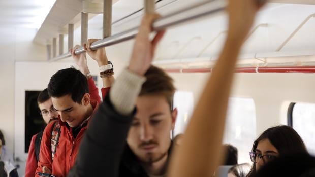 El cercanías de Córdoba cumple un año con una cifra de viajeros diez veces menor de lo previsto