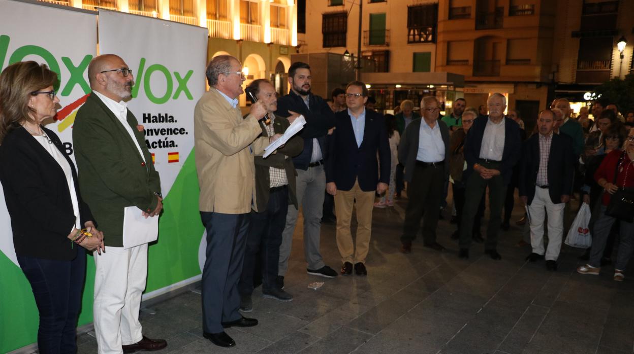 Líderes de Vox este jueves en la Plaza Nueva de Lucena