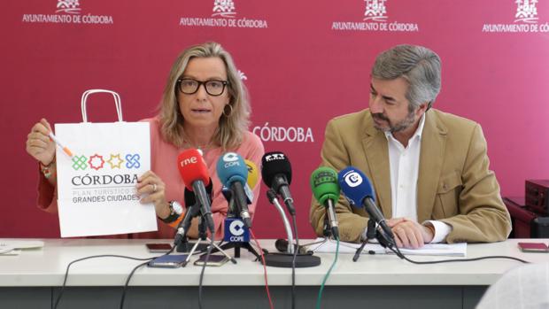 El logotipo de las cuatro culturas de Córdoba da un giro de 45 grados