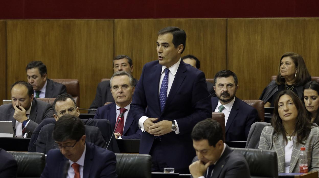 José Antonio Nieto, en un pleno del Parlamento andaluz