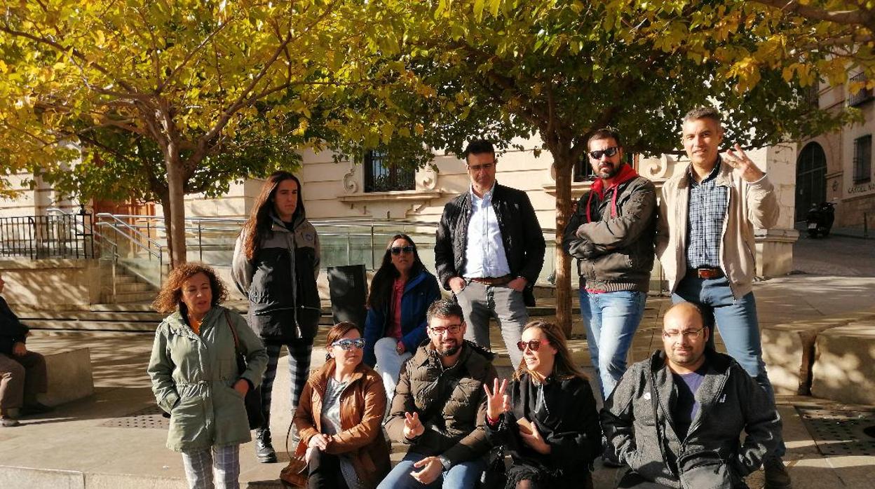 Trabajadores de Onda Jaén apostados ante el Ayuntamiento