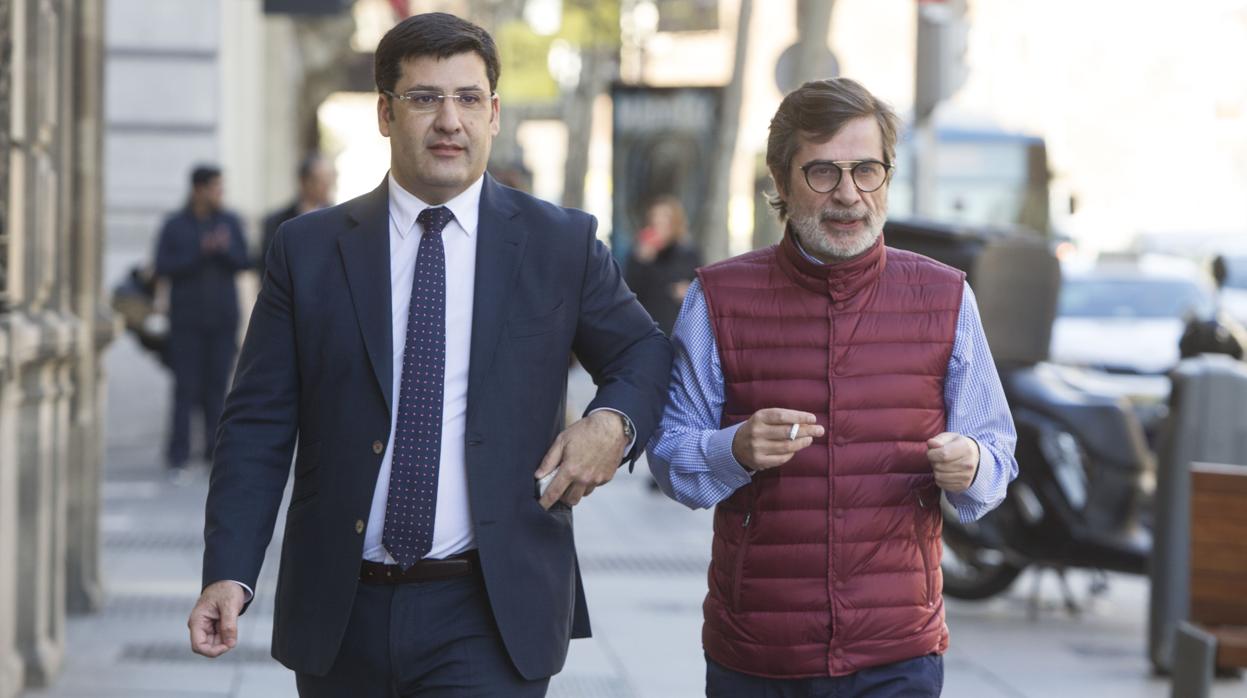 Jesús León y Carlos González, en Madrid en enero de 2018 durante la venta del club