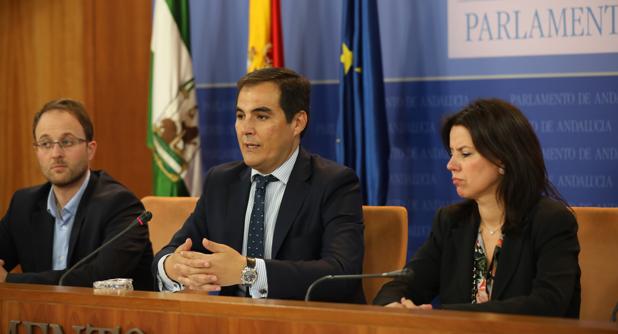 Arrecian las críticas contra el PSOE por su huída de la Faffe: «Se ponen al margen de la ley»