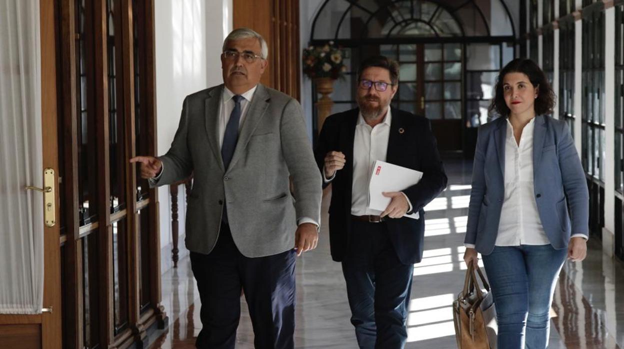 Ramírez de Arellano (i), llegando a la comisión de investigación a las 15.30 horas