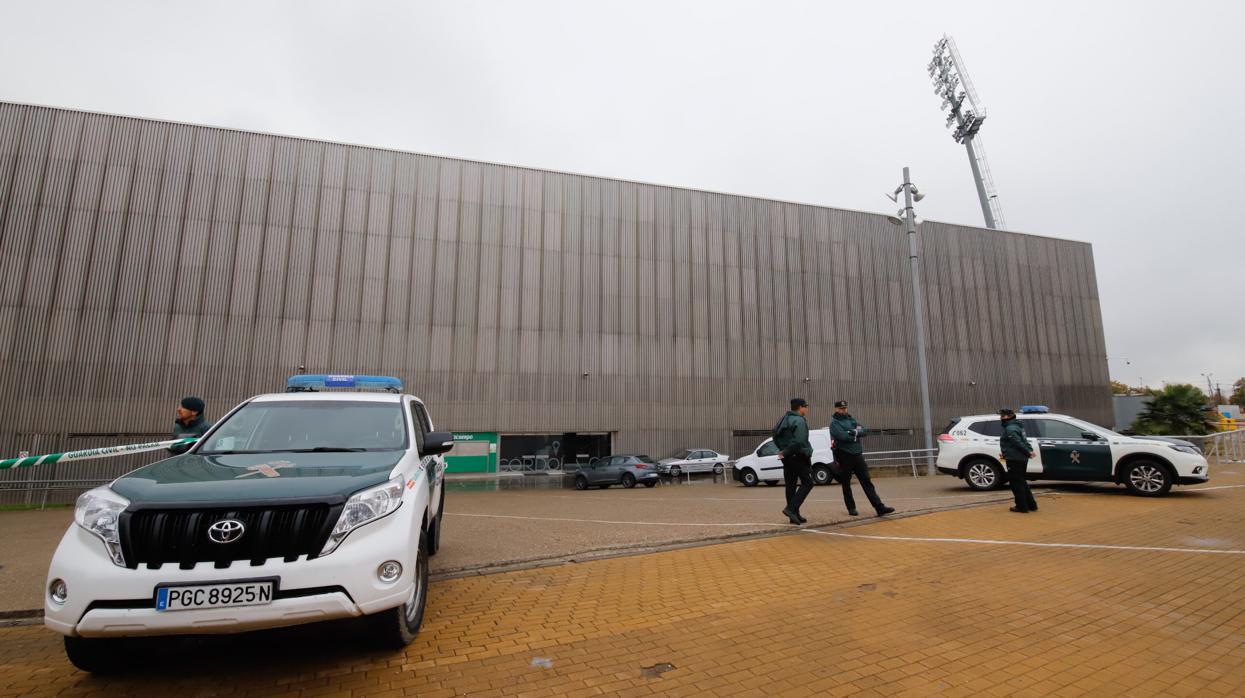 Dispositivo de la Guardia Civil el jueves en el registro que realizó en El Arcángel