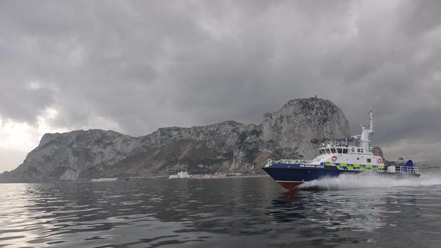 Heridos dos policías de Gibraltar al ser atacados por los tripulantes de una narcolancha en una persecución