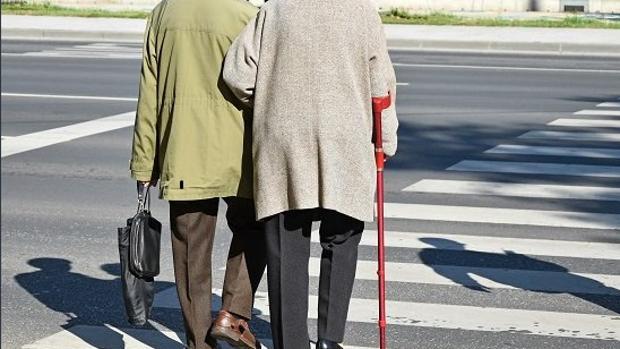 Soledad y pensiones bajas, los desafíos de los mayores en Andalucía