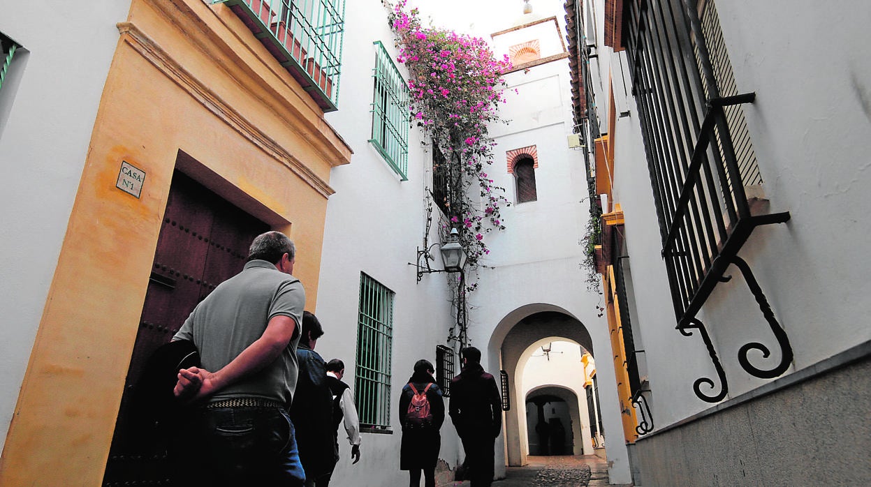 Calle de la Hoguera entrando por Deanes