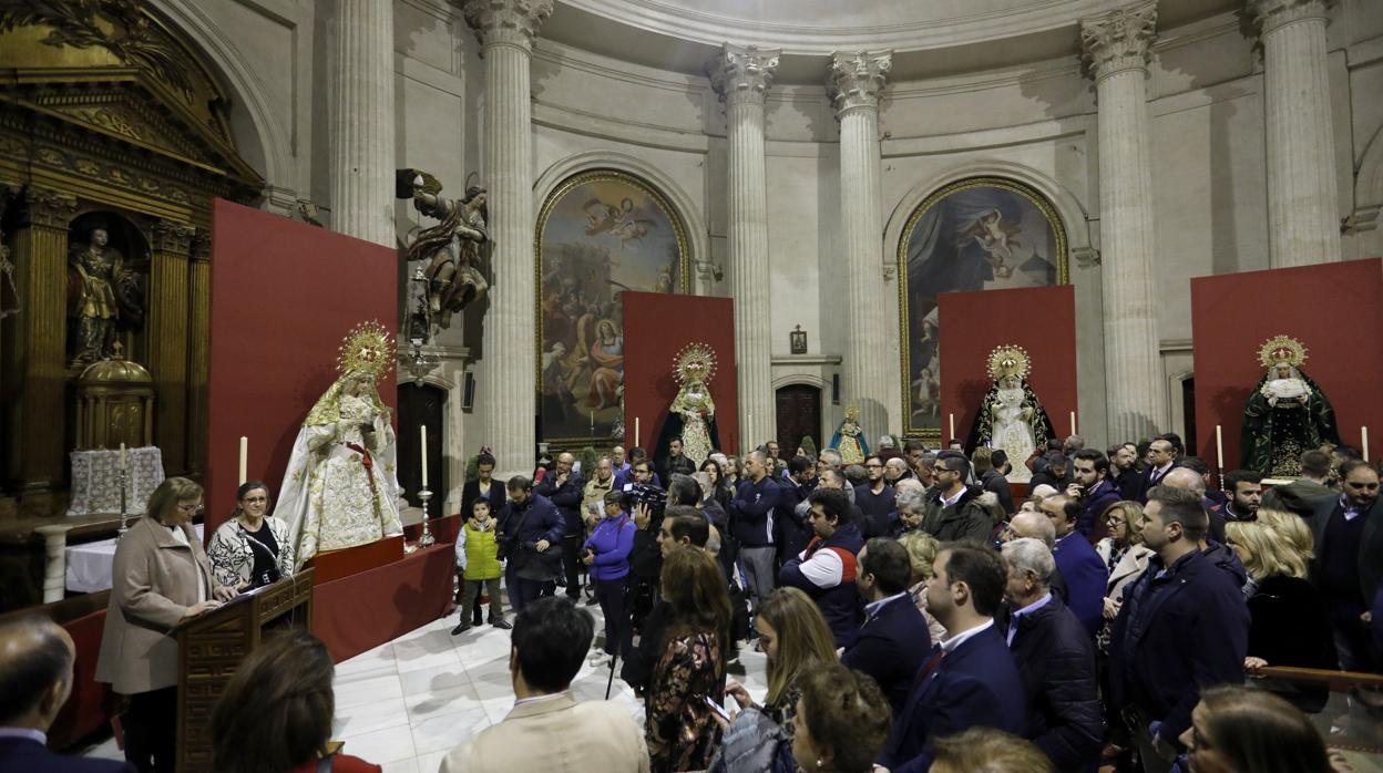 Un momento de la inauguración de la muestra de Martínez Cerrillo