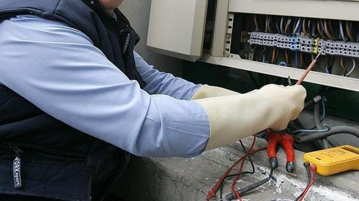 Uno de los puestos vacantes es de electricista en un colegio