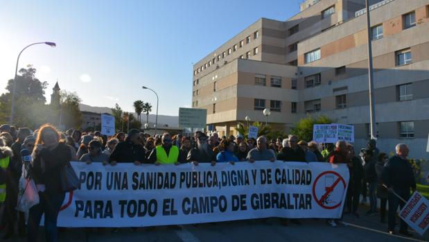 Masiva protesta ciudadana por las deficiencias de la sanidad pública en el Campo de Gibraltar