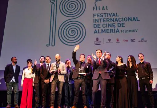 Foto familia gala de inauguración del Festival de Cine de Almería.