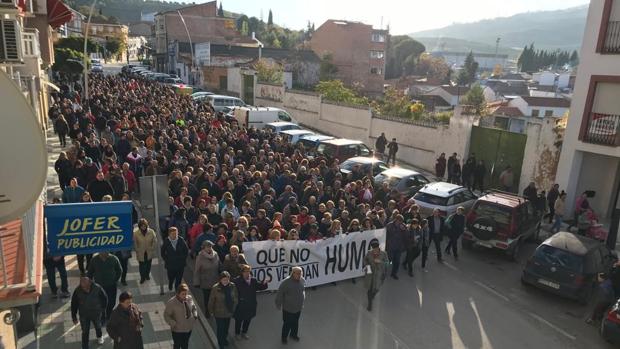 Protesta de centenares de personas de Villanueva del Arzobispo contra la contaminación ambiental