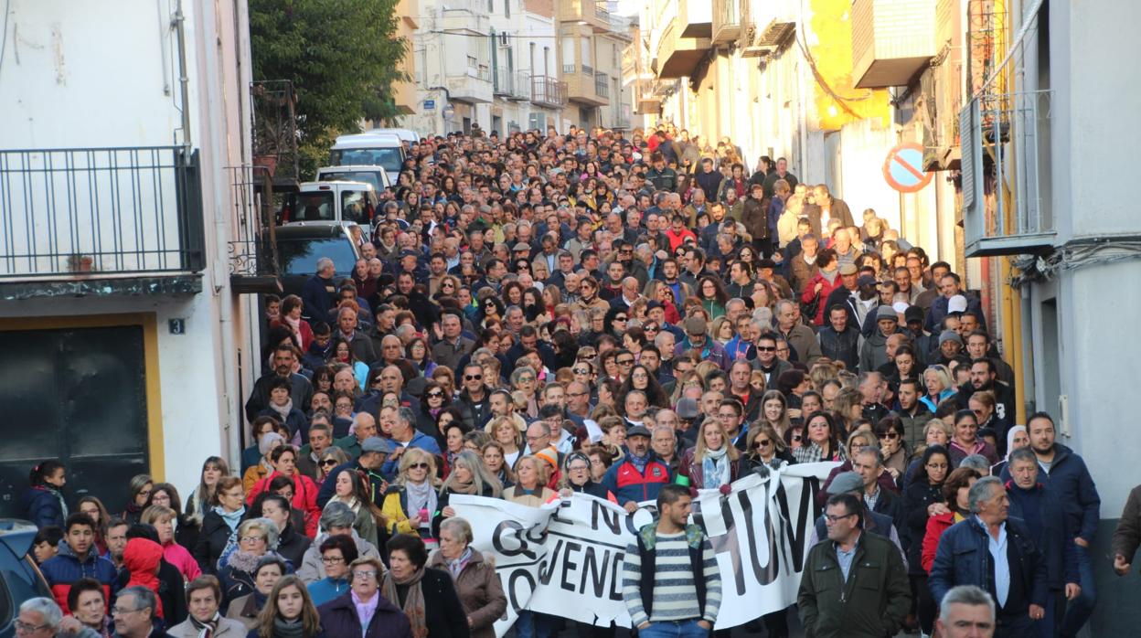 Protesta de vecinos de Villanueva del Arzobispo por la contaminación del municipio