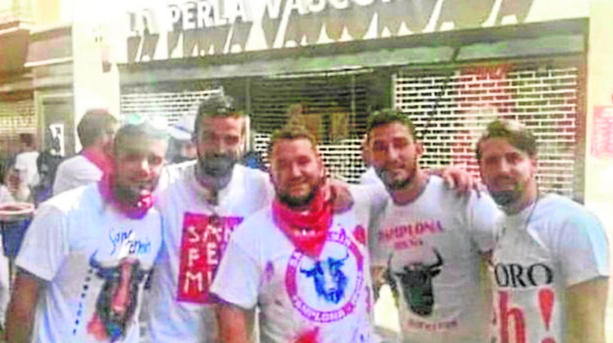 Los miembros de la Manada en una imagen tomada en los San Fermines de 2016, cuando se produjo la violación