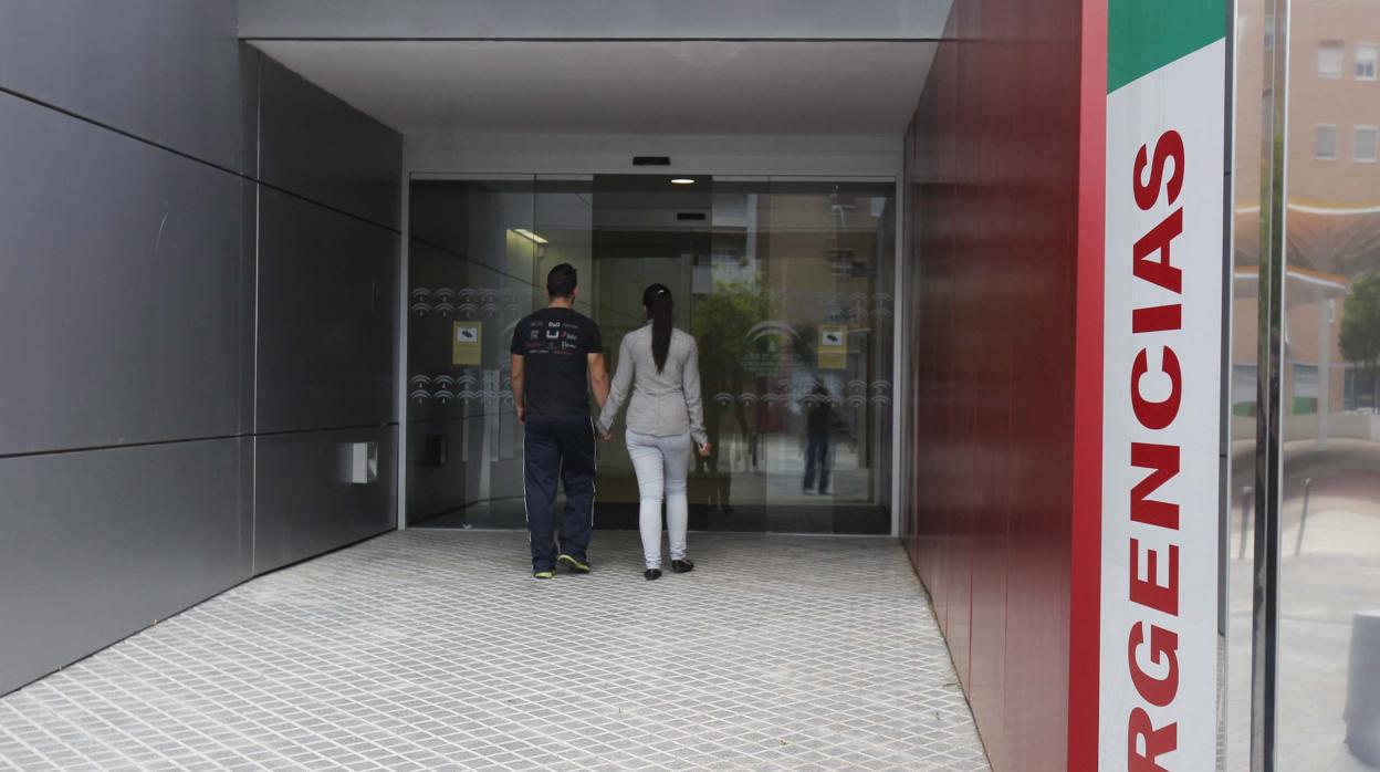 Entrada a las urgencicas del centro Castilla del Pino en Córdoba