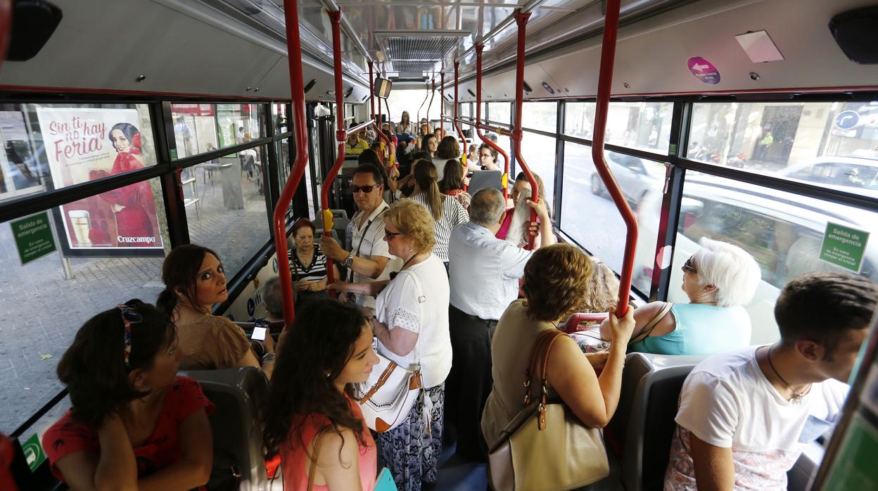 Interior de un autobús de Aucorsa en Córdoba