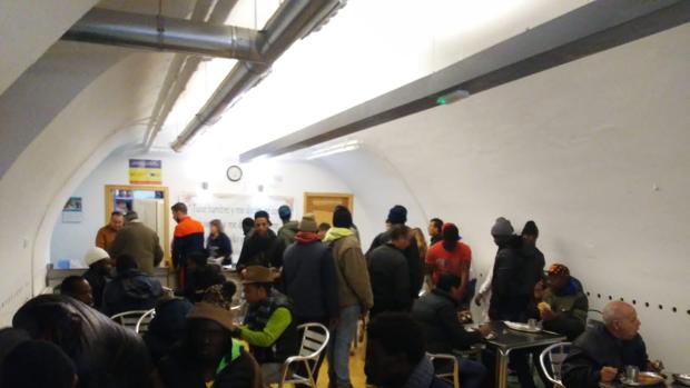 Decenas de temporeros duermen al raso en Jaén