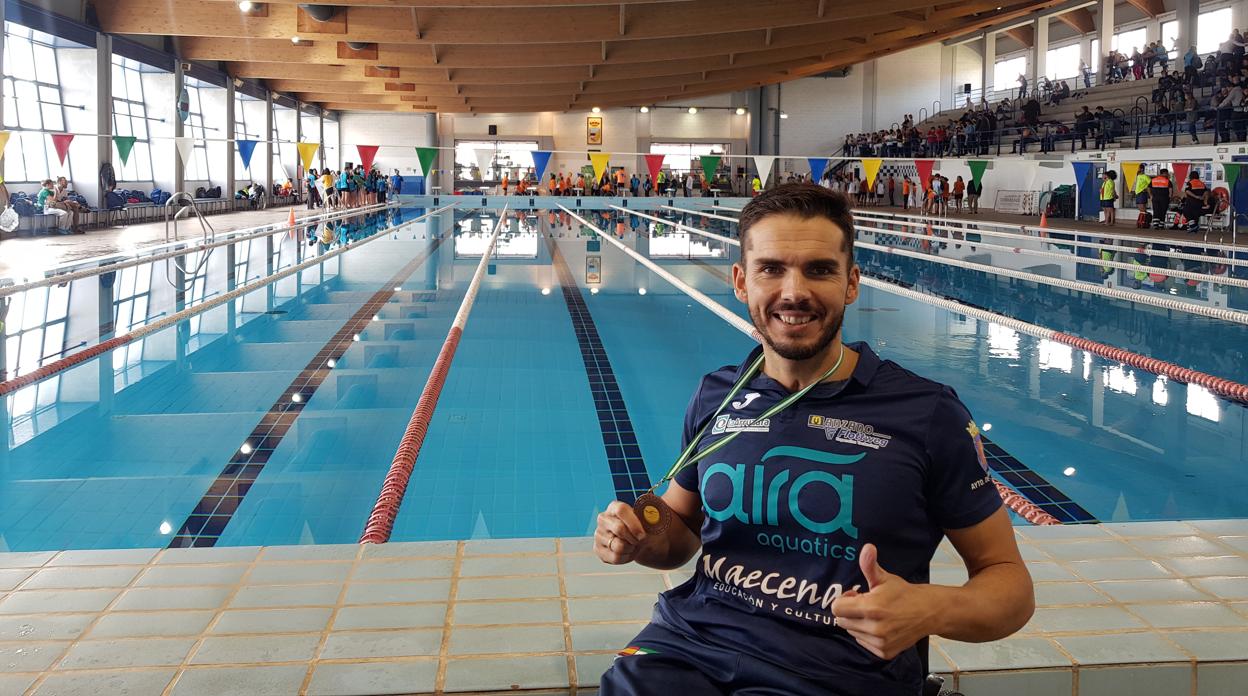 El nadador paralímpico Paco Salinas, del premio a la superación al campeonato de Andalucía