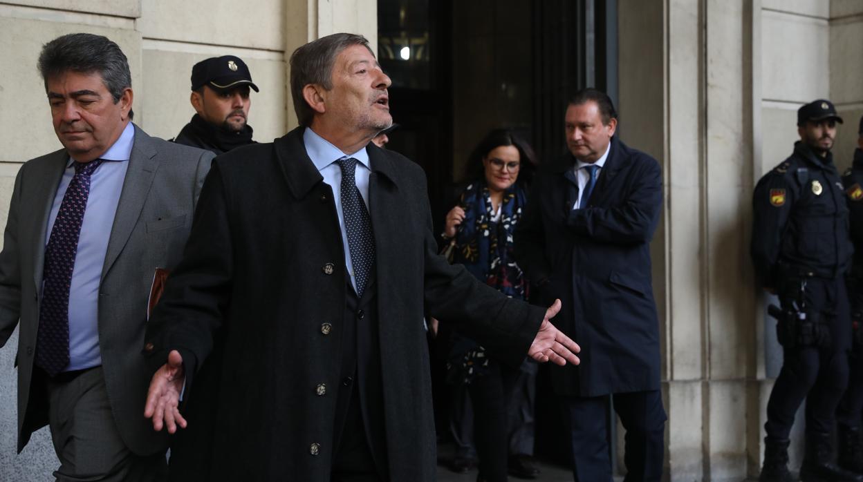 Francisco Javier Guerrero, exdirector de Trabajo de la Junta de Andalucía, saliendo de la Audiencia de Sevilla