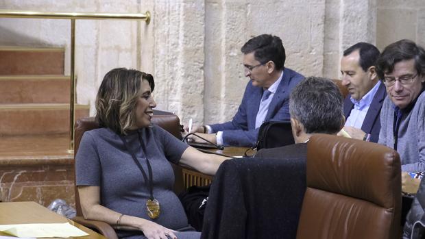 El PSOE se queda aislado en el Parlamento ante los casos de corrupción