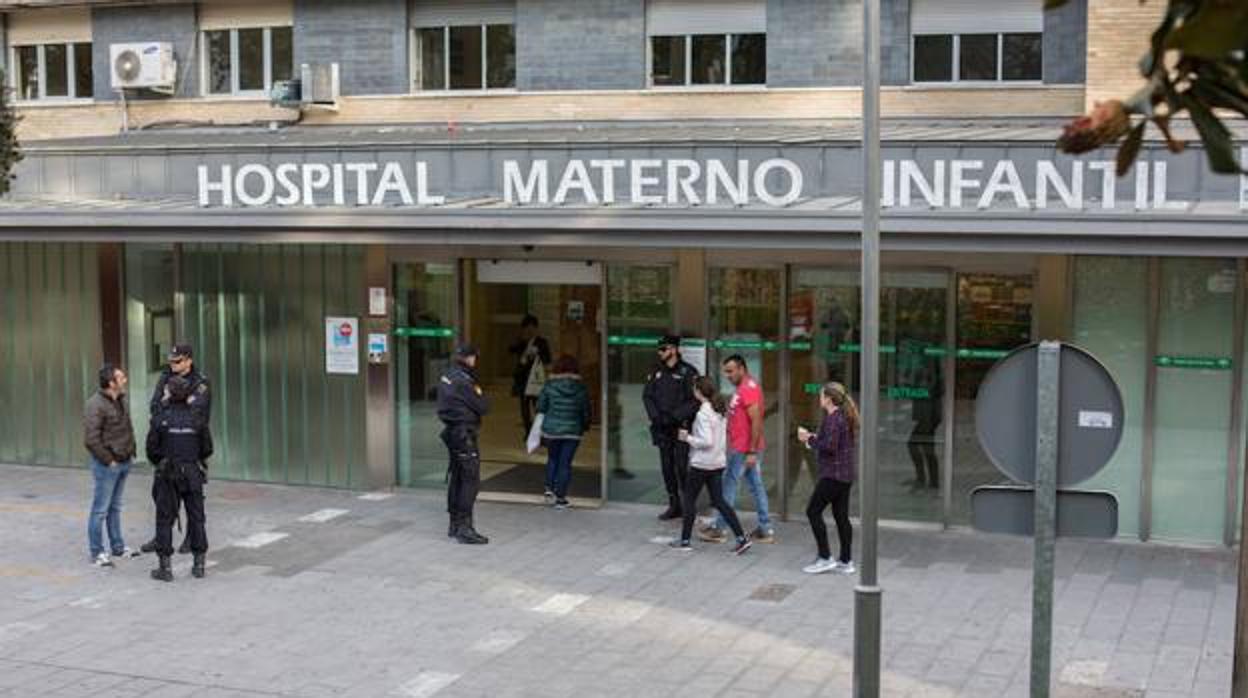 El bebé ha sido ingresado en el Hospital Materno Infantil de Granada.