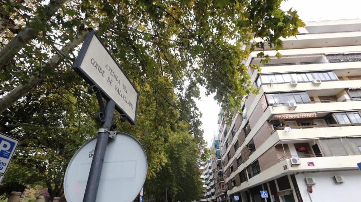 Avenida Conde de Vallellano, con la rotulación antigua