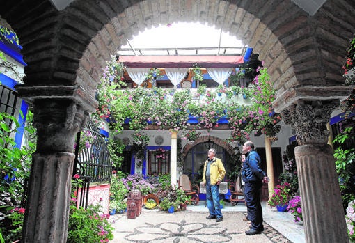 Calle Isabel II: patio de concurso y casa de paso