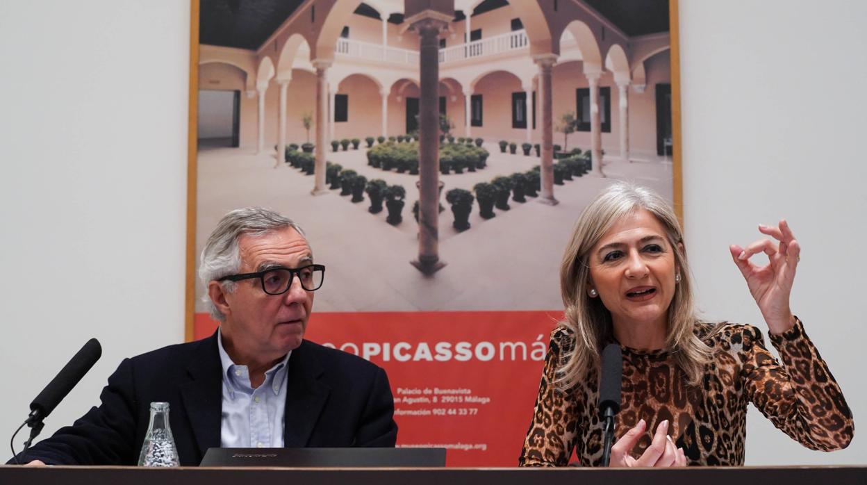 El director artístico del Museo, José Lebrero, y la consejera de Cultura, Patricia del Pozo, en la presentación del programa