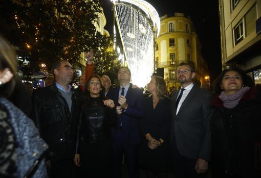 El alcalde, con la primera teniente de alcalde, durante la inauguración