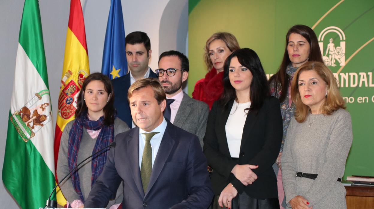 El delegado del Gobierno de la Junta en Córdoba, Antonio Repullo, con los delegados de las distintas áreas