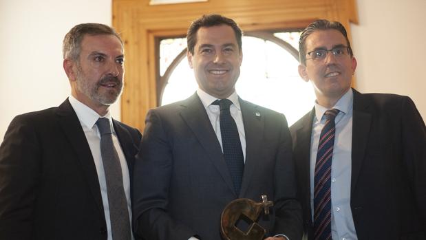 COPE Málaga premia al presidente de la Junta de Andalucía por su política «elegante»