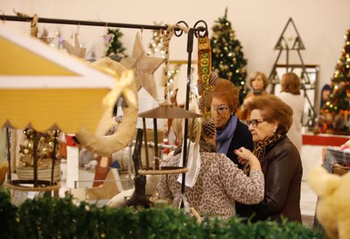 El mercadillo navideño de Adevida, la apuesta de cada año para una carta a los Reyes Magos solidaria